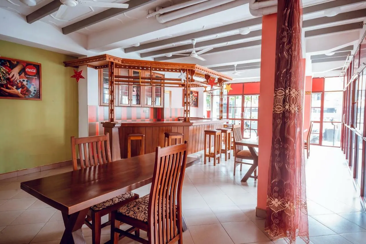 Village Inn Resort Негомбо